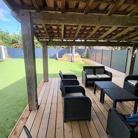 Salle De Cinema Et Jaccuzi *