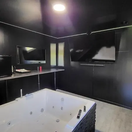 Salle De Cinema Et Jaccuzi 빌라 *