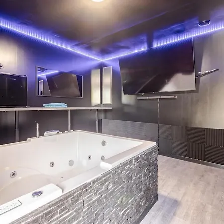Salle De Cinema Et Jaccuzi 빌라
