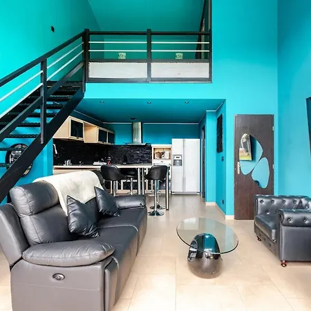 Salle De Cinema Et Jaccuzi *