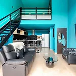 Salle De Cinema Et Jaccuzi *